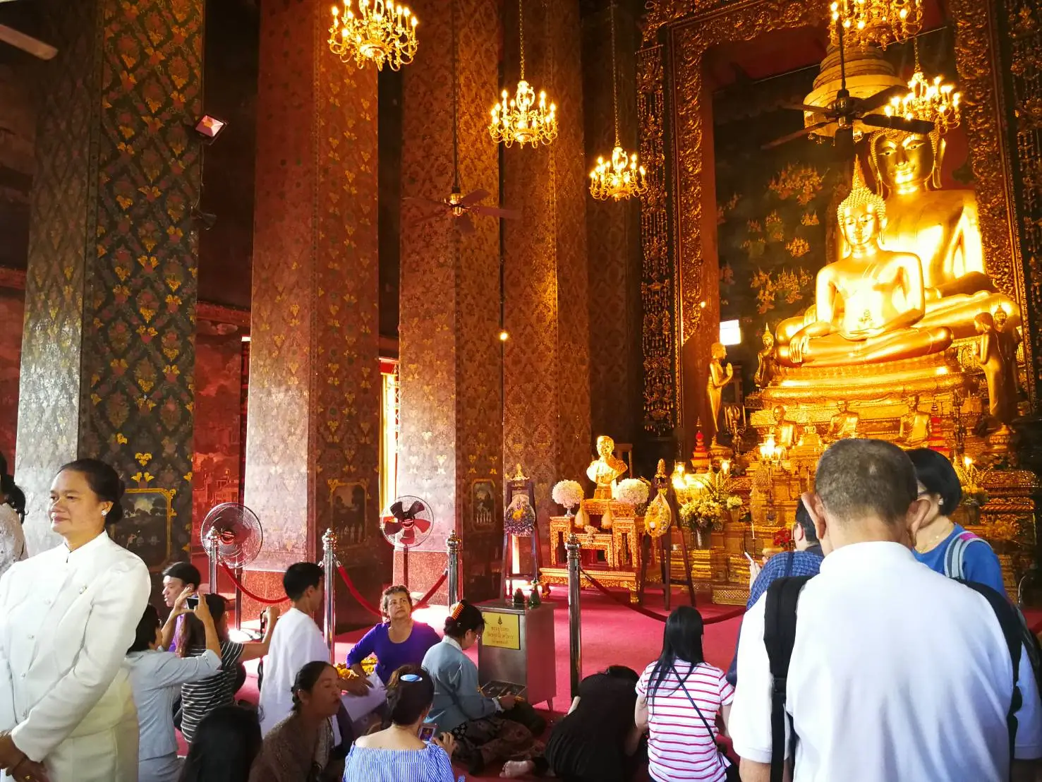 กราบพระบรมราชสรีรางคาร วัดบวรนิเวศ