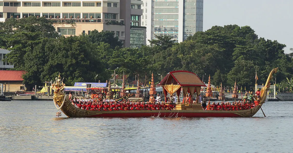 ขบวนซ้อมใหญ่ทางเรือ