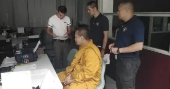 พระหนีคดี