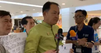 ตรวจสอบเงินกู้ยืม 32 พรรค