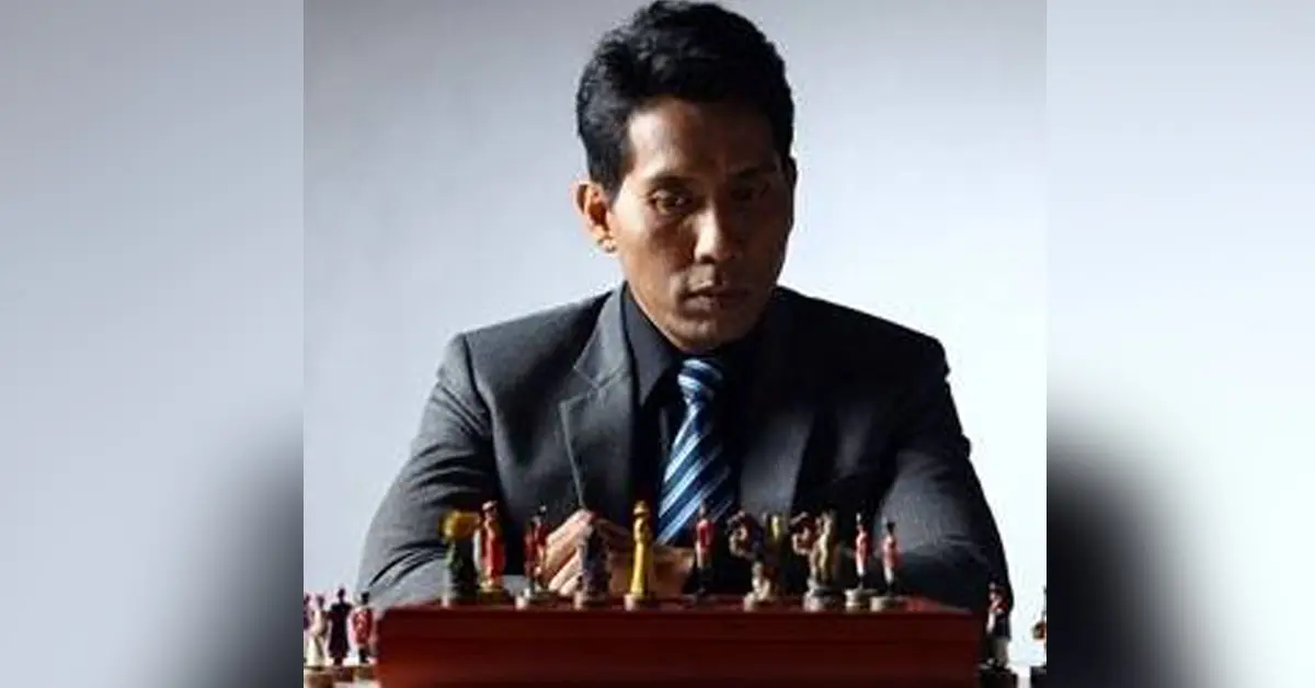 จอม เพชรประดับ