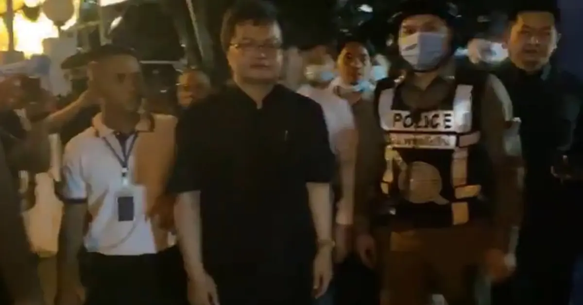 ทนายอานนท์