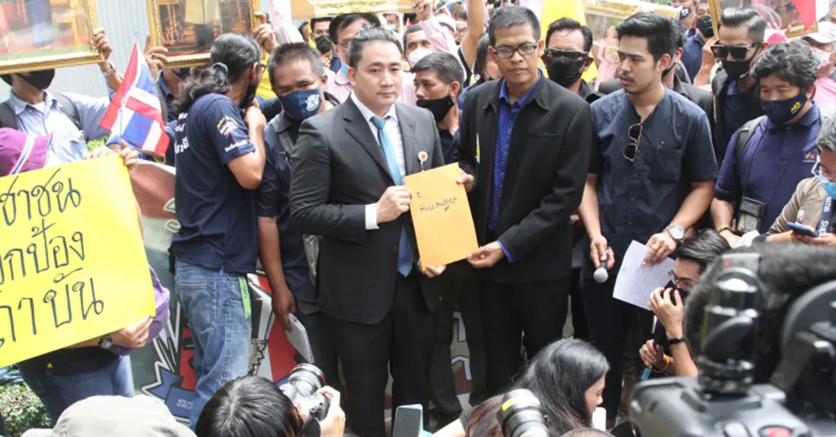 ทนายอานนท์