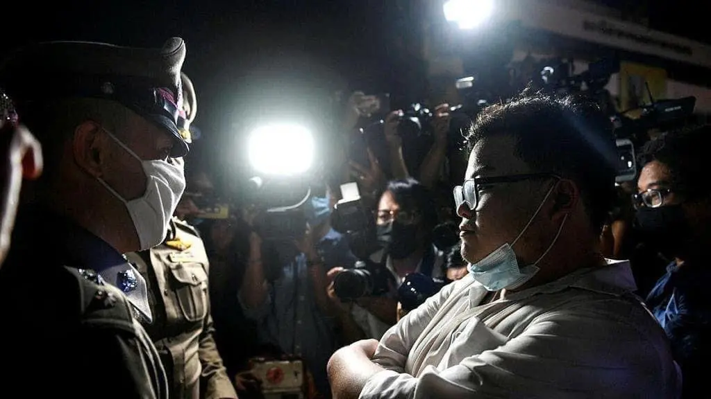 ทนายอานนท์