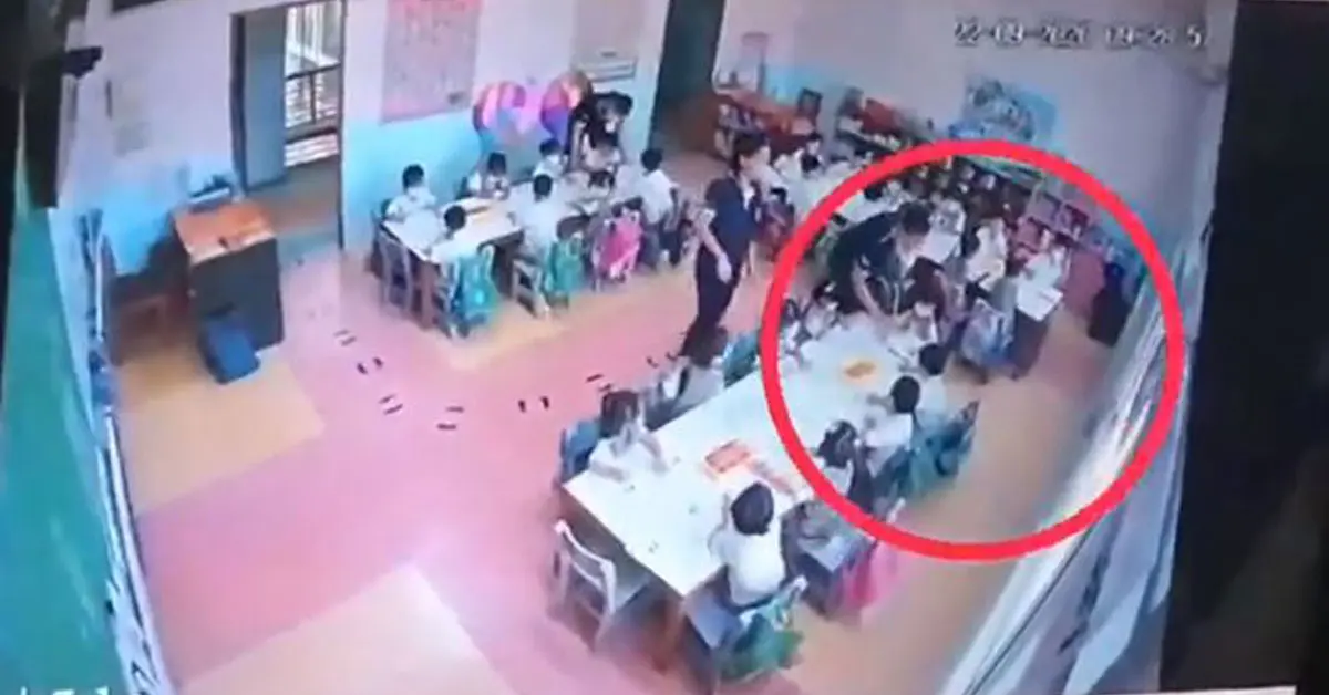 ครูอิ้ว ครูจุ๋ม ครูตบนักเรียน