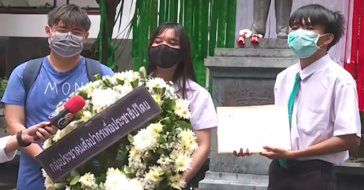 หมุดคณะราษฎร