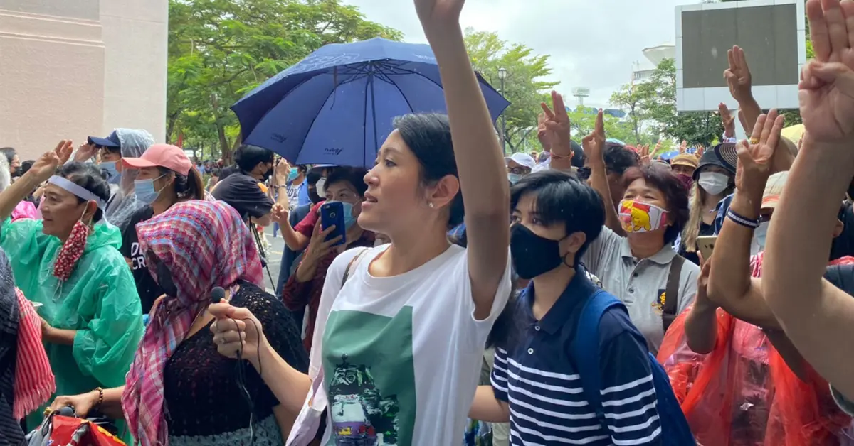 ช่อ พรรณิการ์