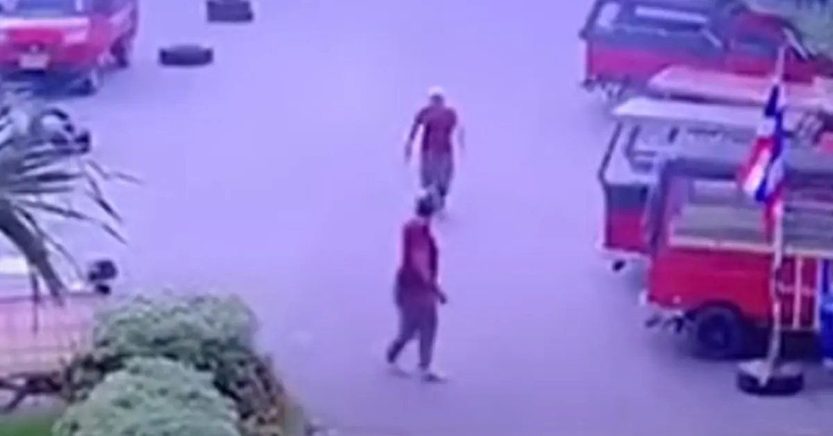 คนขับตุ๊กตุ๊กยิงกัน