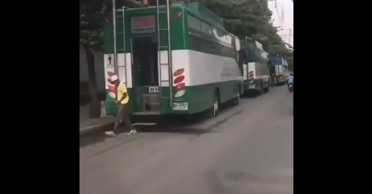 เสื้อเหลือง