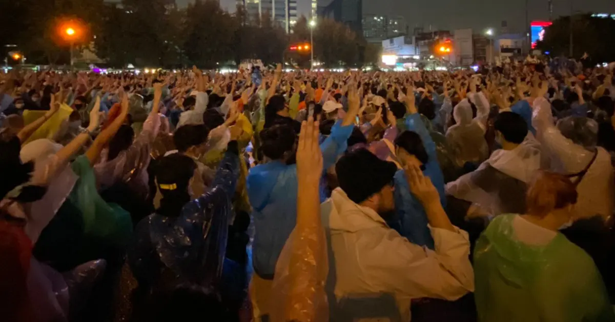 ลาดกระบังจะลุกเป็นไฟ