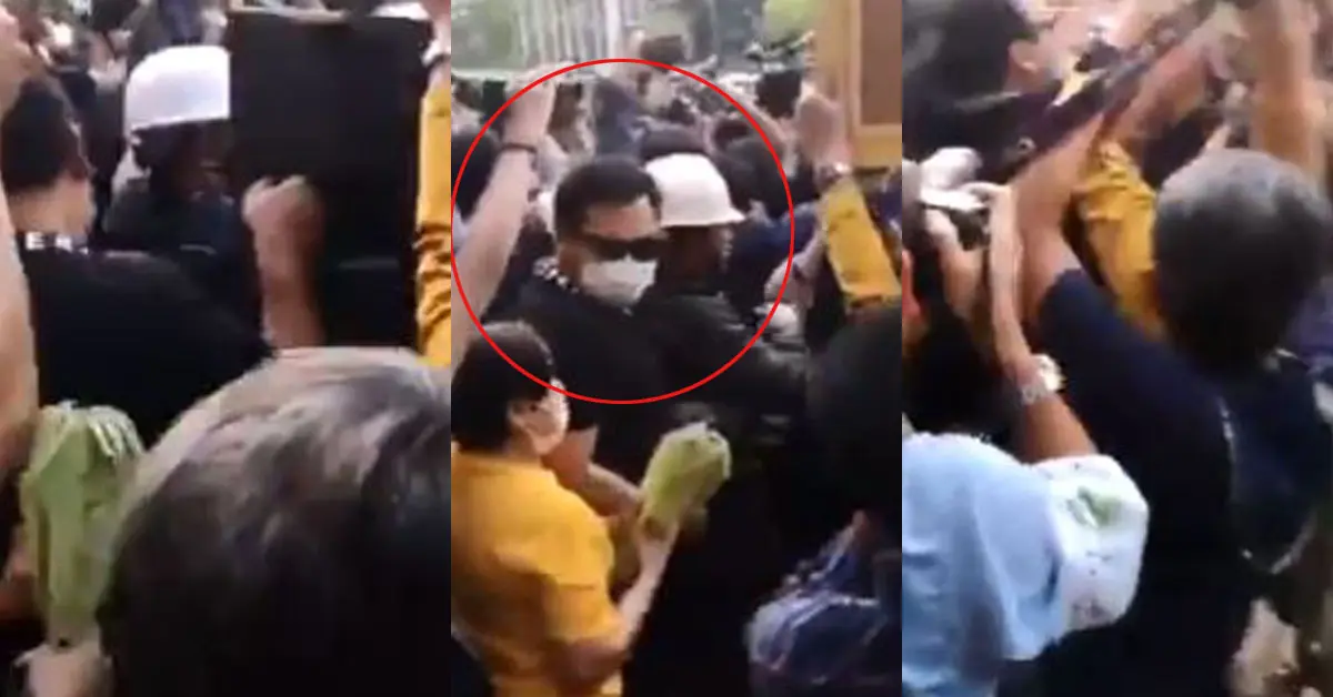 ชายชุดดำ ทุ่มลำโพง นักศึกษา