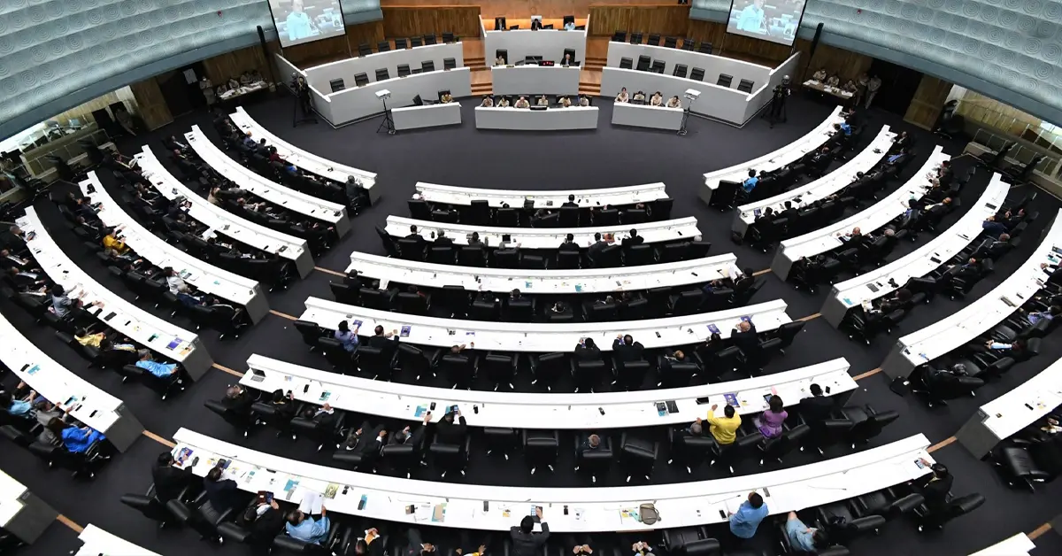 เปิดประชุมสภา