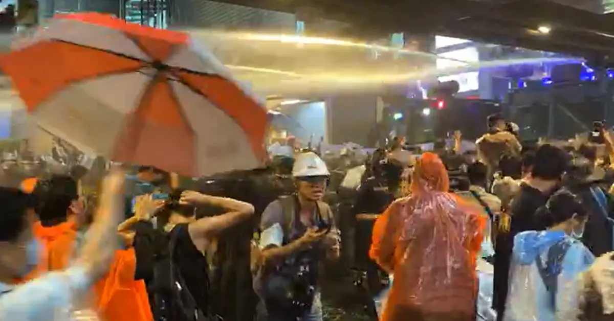 สลายการชุมนุม