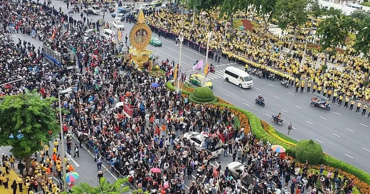 ม็อบ 14 ตุลา