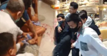 หนุ่มคลั่งใช้มีดแทง