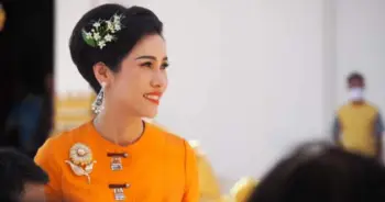 เจ้าคุณพระสินีนาฏ ถวายผ้าไตร