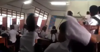 ครูตีนักเรียน