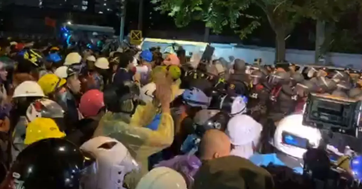 ตำรวจ ม็อบ17พฤศจิกา