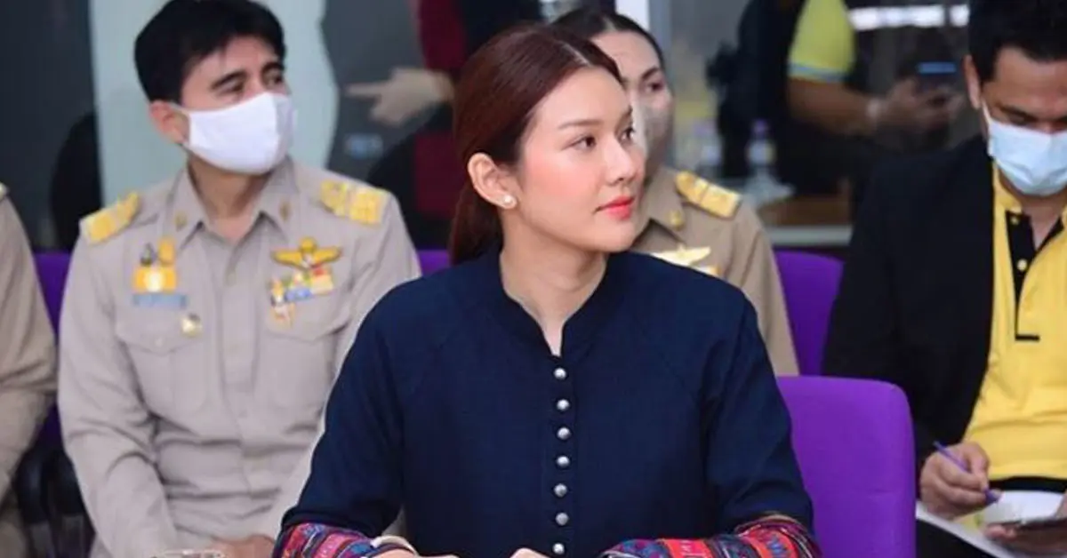 จุ๊บจิ๊บ ธนพร