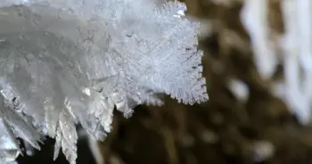 china-ice-in-a-caveปก