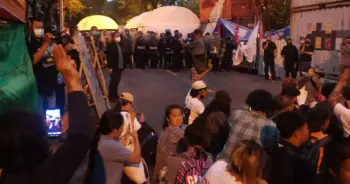 หมู่บ้านทะลุฟ้า