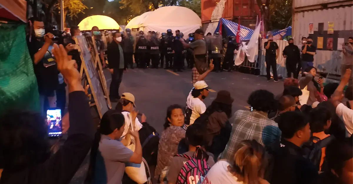 หมู่บ้านทะลุฟ้า