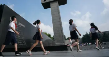 ตรวจสีชุดชั้นในนักเรียน