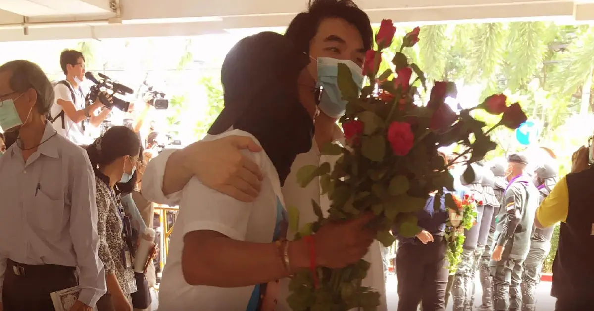 ปิยบุตร แสงกนกกุล