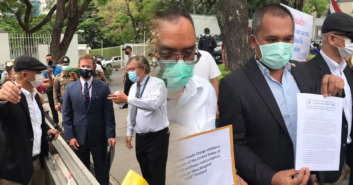 กปปส.บุก สถานทูตสหรัฐฯ