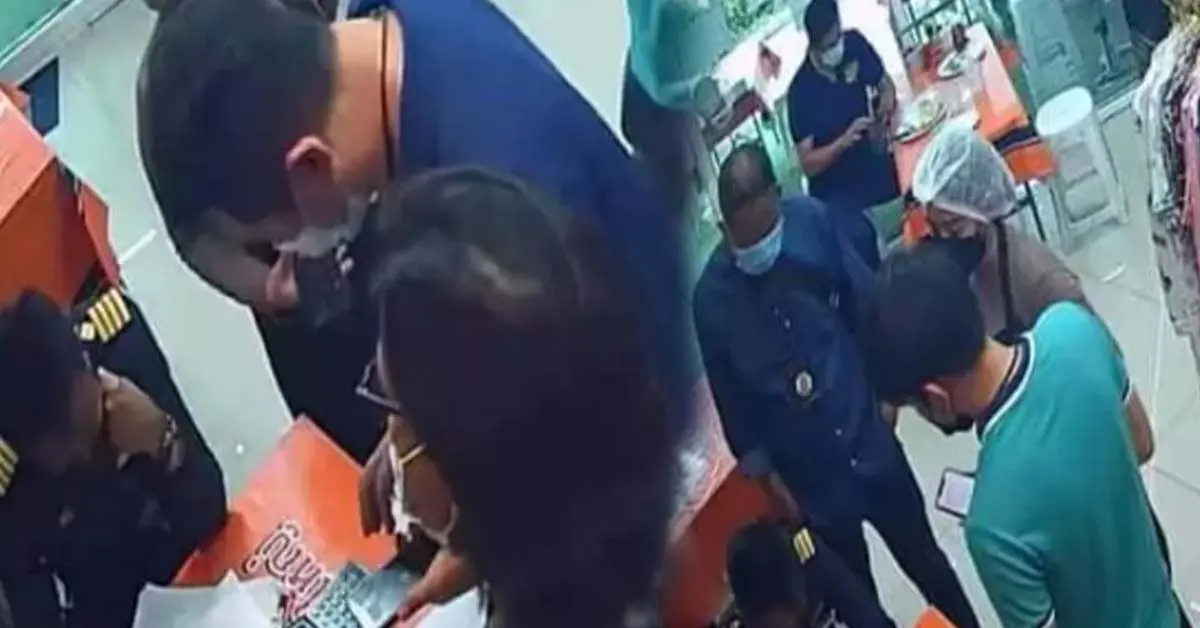 สั่งเด้งเจ้าหน้าที่ล่อซื้อน้ำส้ม