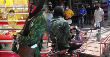 หนุ่มเมากาวปล้นร้านทอง