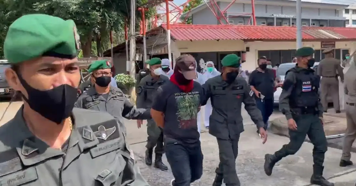 ออกหมายจับโจ้ ปก