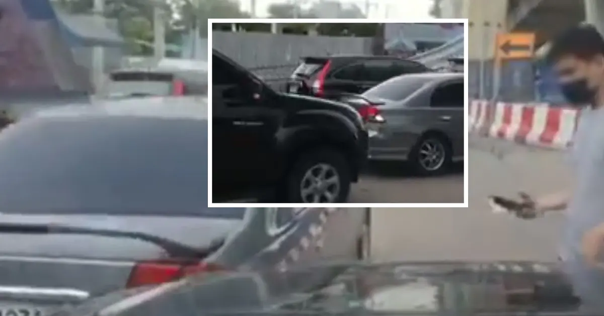 ถอยรถมาชนแล้วหนี