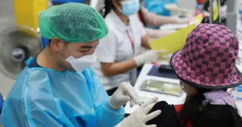 รับฉีดเข็ม 2 ปก