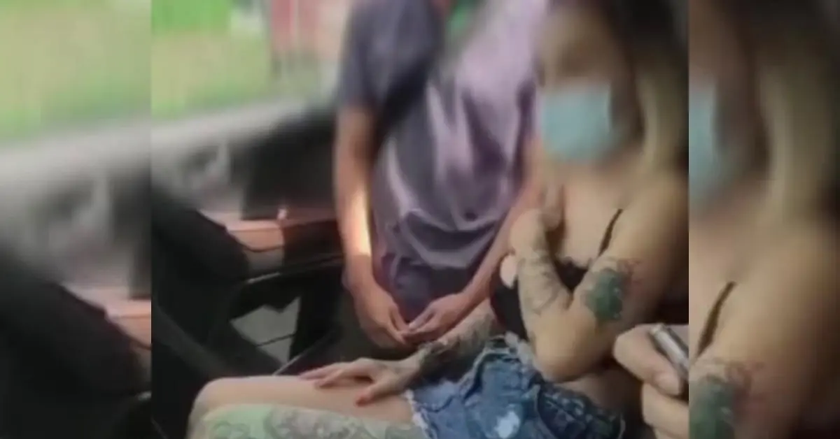 จับสาวดูดนม ปก