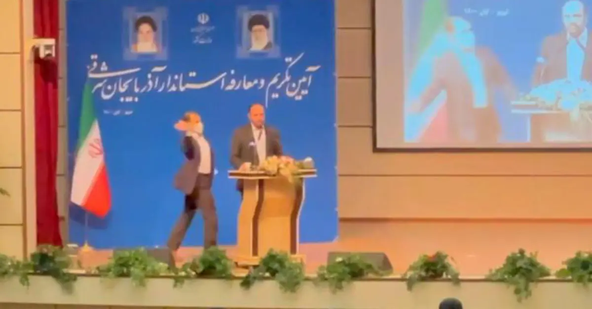 ตบหน้ากลางเวที