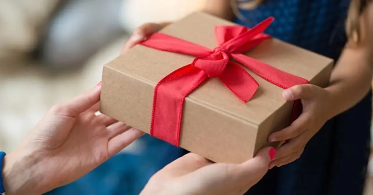 ของขวัญปีใหม่ ปก