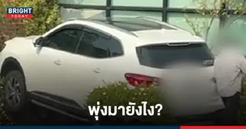 รถเก๋งขับเสยพุ่งขึ้นร้านกาแฟ