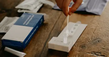 ชุดตรวจโควิด ปก