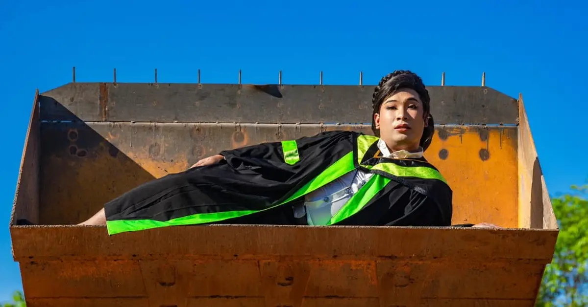 รับปริญญา ปก