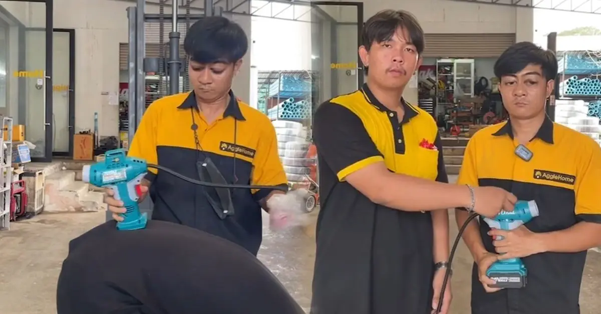 ขายของแถมขายขำ
