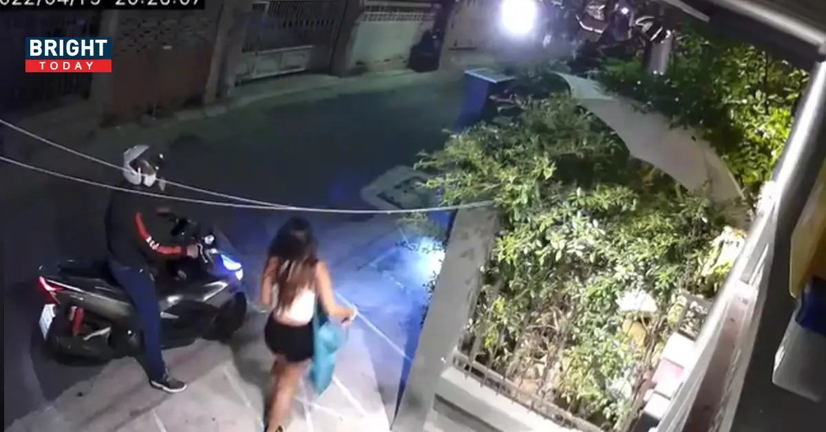 หนุ่มโจคจิตหลอกจับนมสาว