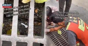 วินมอไซค์ช่วยเก็บหูฟังตกท่อ