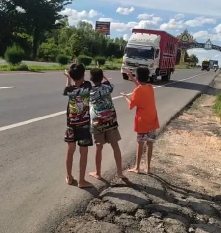 แตรรถสามช่าสิบล้อ-1