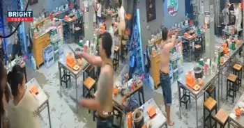 ชายคลั่งบุกร้านหมูกระทะ