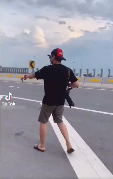 จอดรถถ่ายรูปบนทางด่วน-1