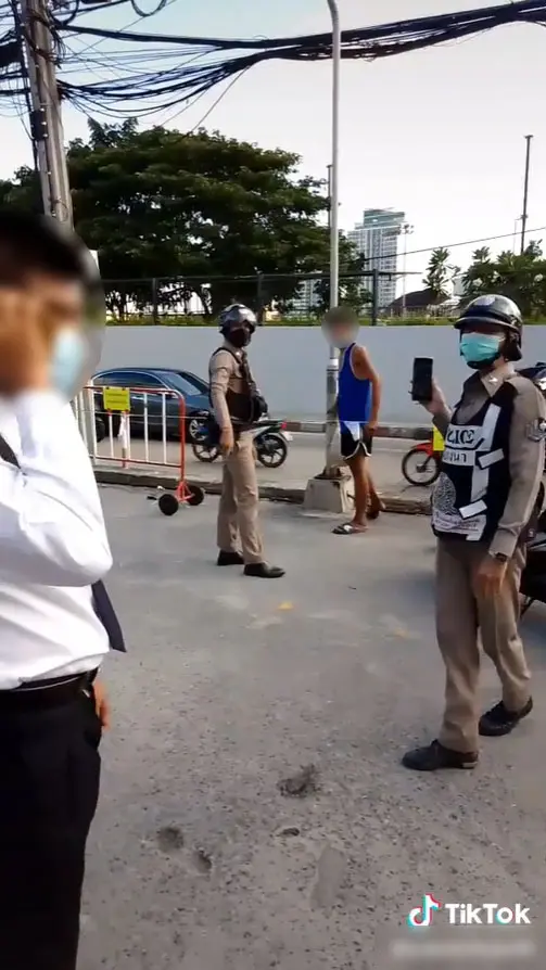 ชายสติไม่ดีต่อยเด็ก-3