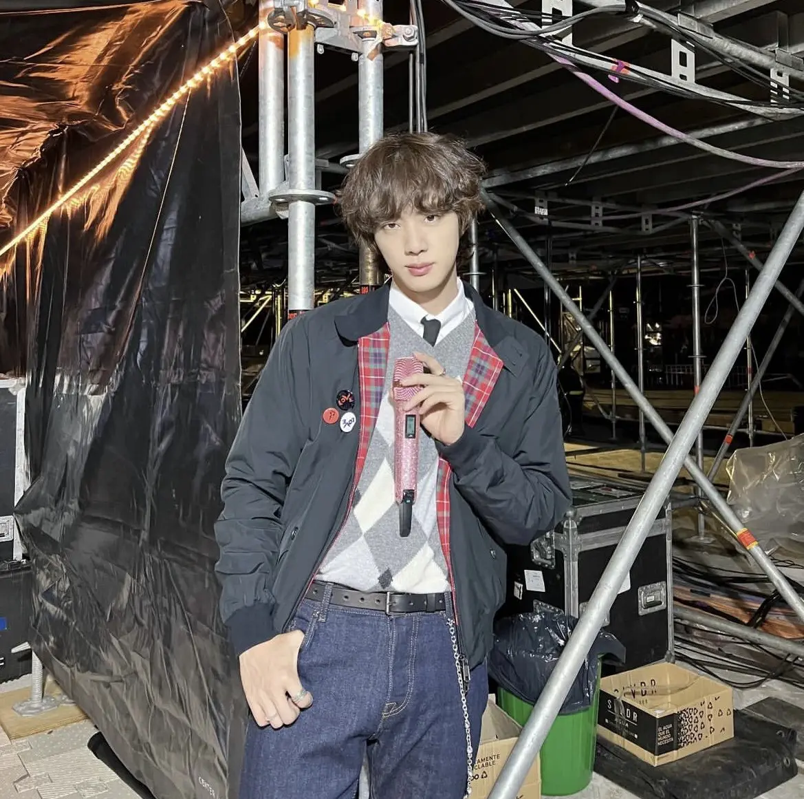 จิน-BTS-ขึ้นแสดงเพลง-The-Astronaut-ที่คอนเสิร์ต-Coldplay-3