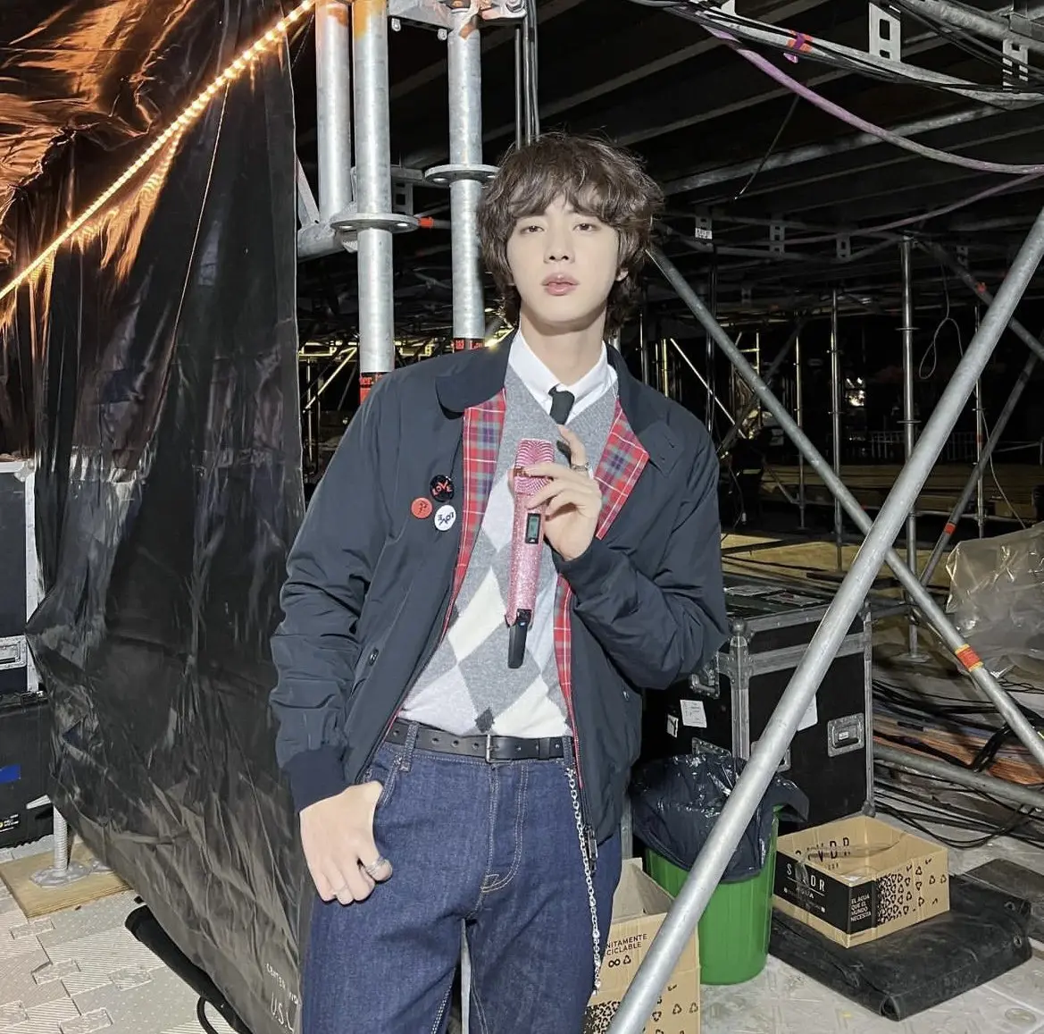 จิน-BTS-ขึ้นแสดงเพลง-The-Astronaut-ที่คอนเสิร์ต-Coldplay-4