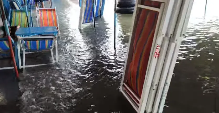 บางแสนน้ำทะเลหนุนสูง-1